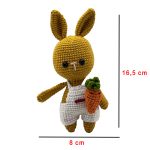 Hardal rengi amigurumi tavşan örgü ilmikleri ve beyaz giysi detayı